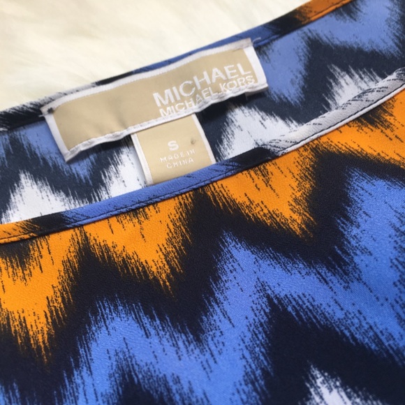 🚫SOLD🚫Michael Kors Chevron Navy Blouse - Picture 5 of 5